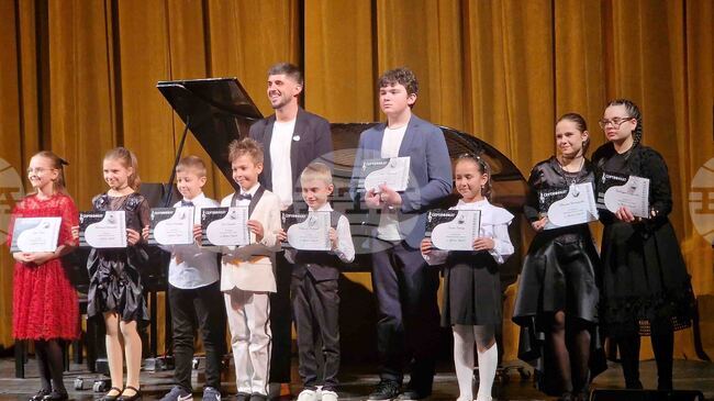 Млади пианисти от Разград се потопиха в света на любовта и музиката с концерт под мотото „Любовта е музика, музиката е любов“