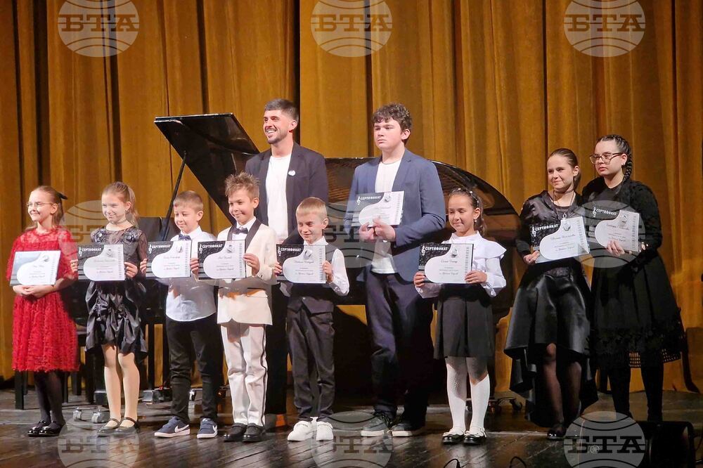 Млади пианисти от Разград се потопиха в света на любовта и музиката с концерт под мотото „Любовта е музика, музиката е любов“