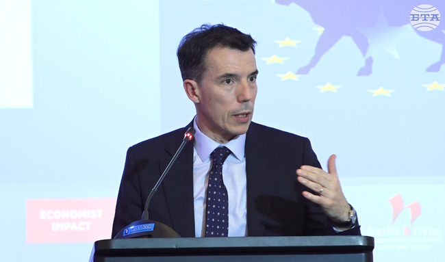 Присъединяването към еврозоната е исторически момент, но не гарантира по-висок стандарт на живот, заяви Карлос Мулас-Гранадос от МВФ на форум в София