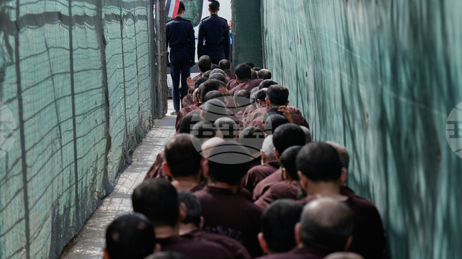 Преместените от Сирия затворници джихадисти са в укрепен затвор, от който бягството е невъзможно, заяви правосъдният министър на Ирак