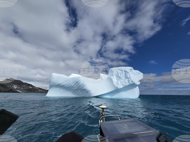 RSV 421 Welcomes Final Group of Participants in 34th Bulgarian Antarctic Expedition