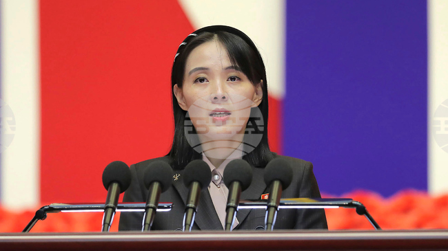 Влиятелната сестра на Ким Чен-ун е повишена на по-висока длъжност от партията, съобщиха държавни медии