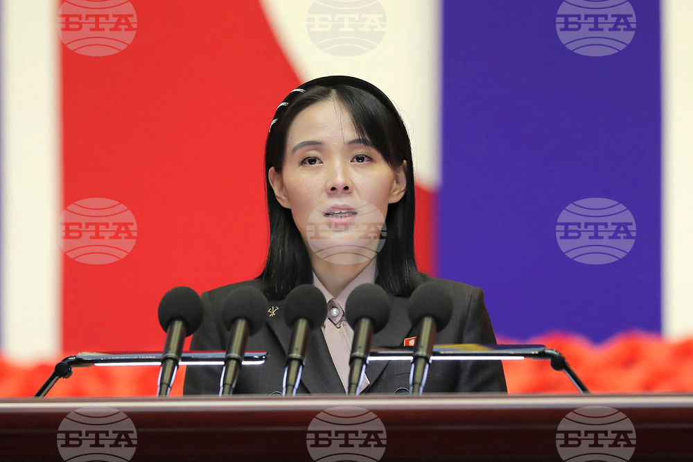 Влиятелната сестра на Ким Чен-ун е повишена на по-висока длъжност от партията, съобщиха държавни медии