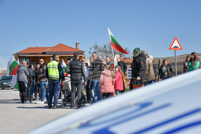 Село Шишманци - добив на инертни материали - жители - протест