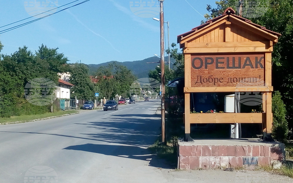 Започва реконструкцията на основната улица, водеща до Троянския манастир, в село Орешак