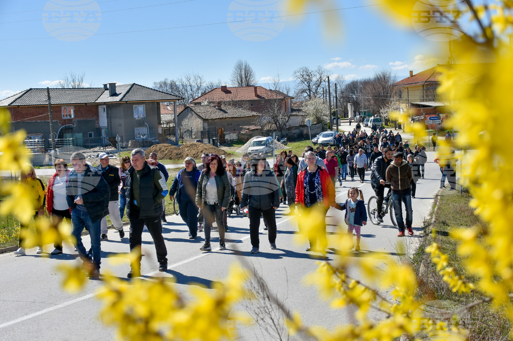 Село Трилистник - жители - протест - почистване на реката