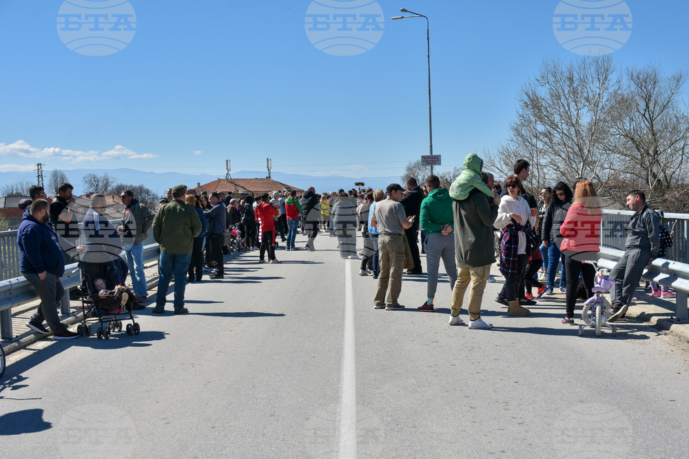 Село Трилистник - жители - протест - почистване на реката