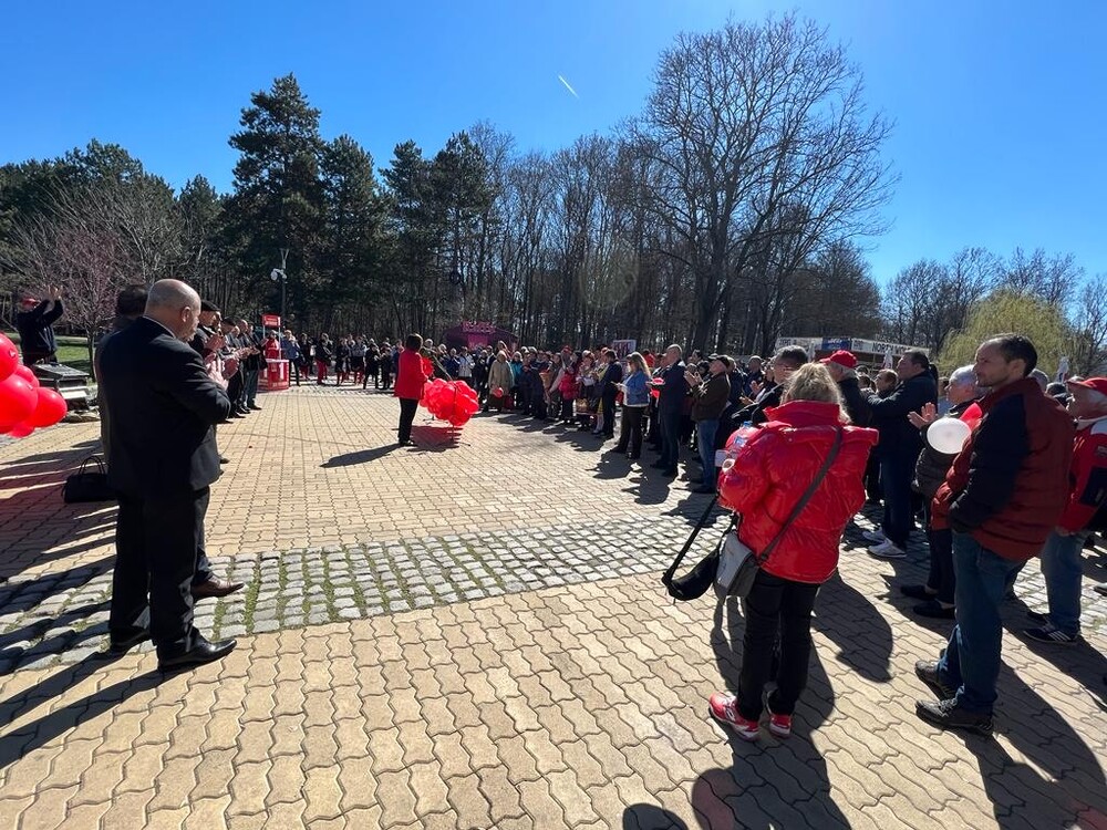 Корнелия Нинова в София: БСП няма да позволим да се вдигат данъци и режат доходи