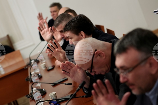 Парламент - Комисия по отбрана