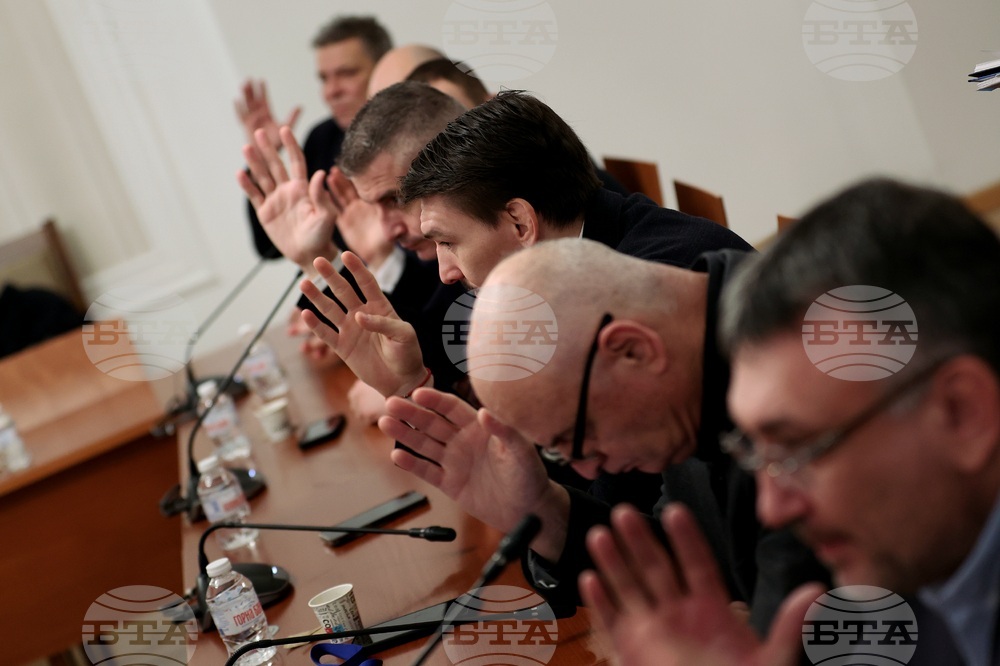 Парламент - Комисия по отбрана