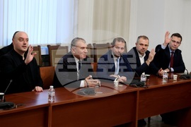 Парламент - Комисия по отбрана