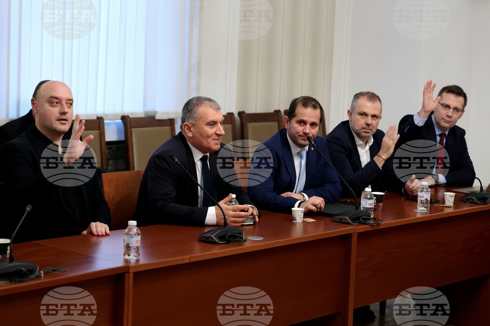 Парламент - Комисия по отбрана