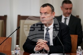 Парламент - Комисия по отбрана