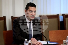 Парламент - Комисия по отбрана