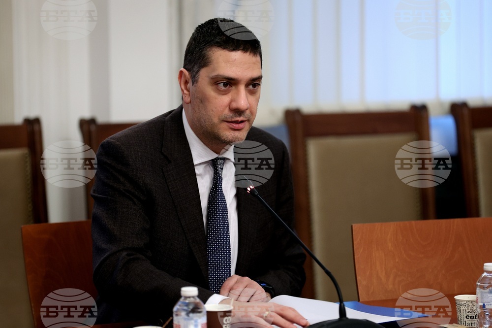 Парламент - Комисия по отбрана