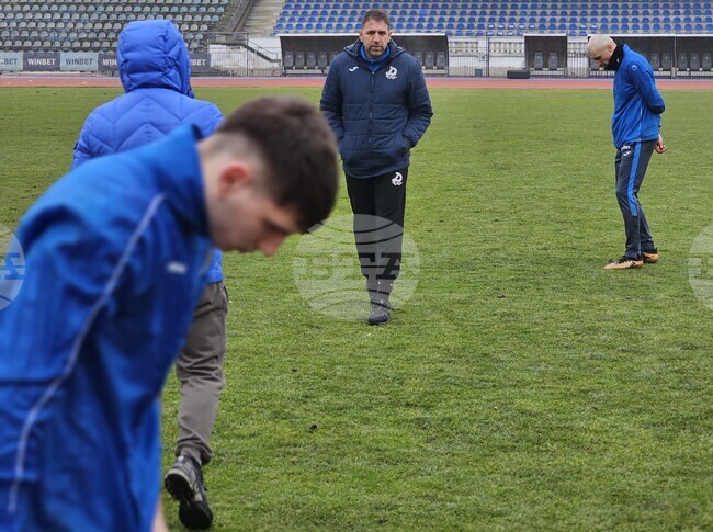 Виждам мотивация и отговорности, има какво да изчистваме, но сме готови, каза преди подновяването на сезона във Втора лига Георги Чиликов