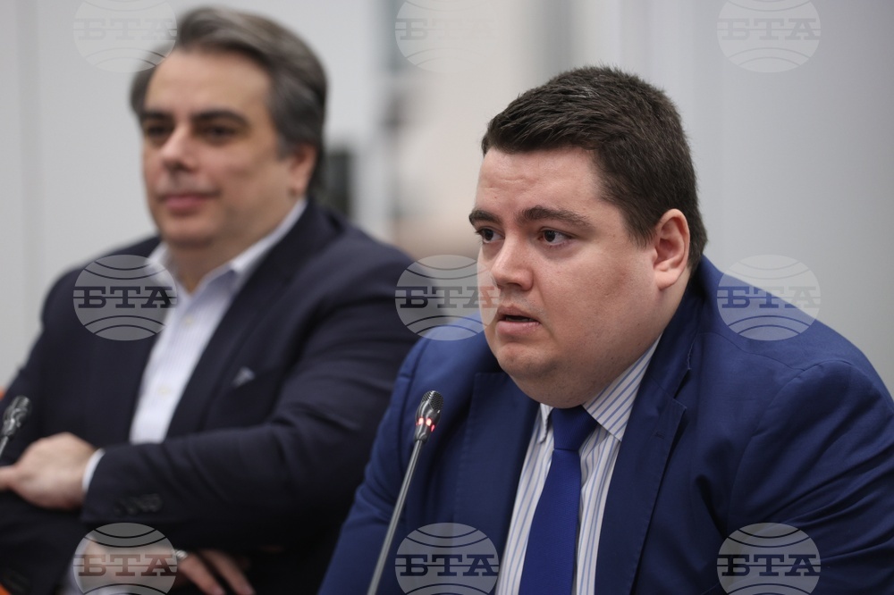 Как Народното събрание провежда процедурите по избор на регулатори обсъдиха юристи с ръководството на партия „Продължаваме промяната“