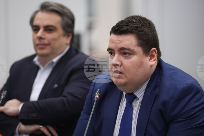 Как Народното събрание провежда процедурите по избор на регулатори обсъдиха юристи с ръководството на партия „Продължаваме промяната“