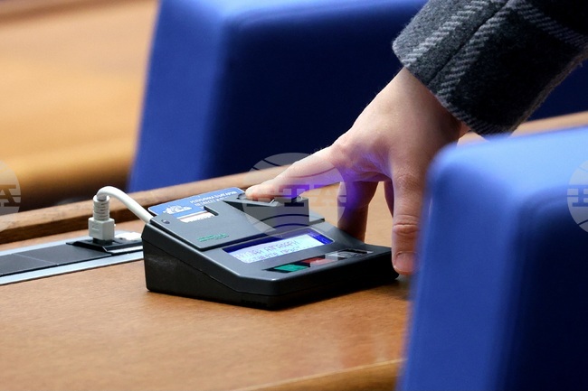 Заседанието на парламента е временно прекъснато поради липса на кворум 