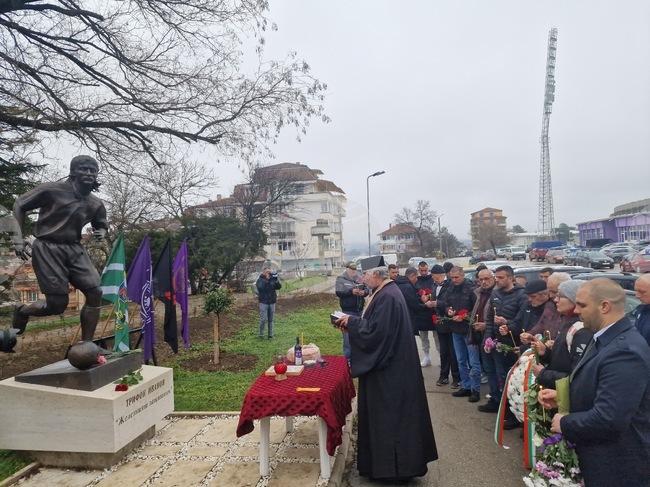 Във Велико Търново отбелязаха 10 години от кончината на футболиста Трифон Иванов