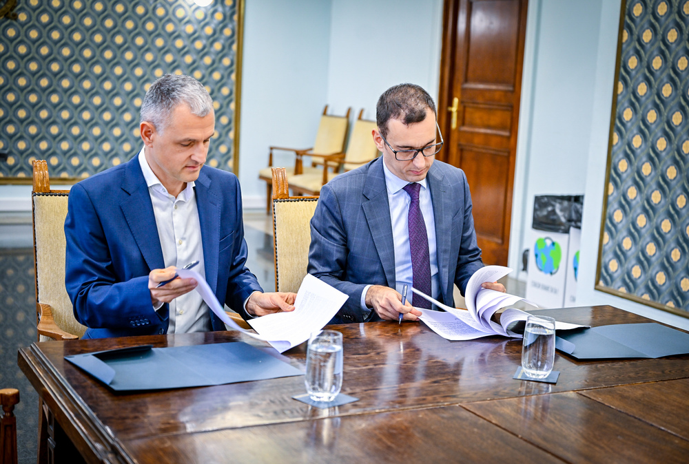 МУЗИКАУТОР: Столичният кмет Васил Терзиев и Иван Димитров, изпълнителен директор на МУЗИКАУТОР, подписаха меморандум за сътрудничество