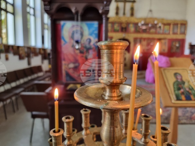 Община Перник осигурява безплатен транспорт до два от гробищните паркове за Голяма задушница