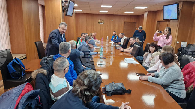 Кметът на Шумен и представители на спортни клубове обсъдиха идеи за изграждане на спортна база