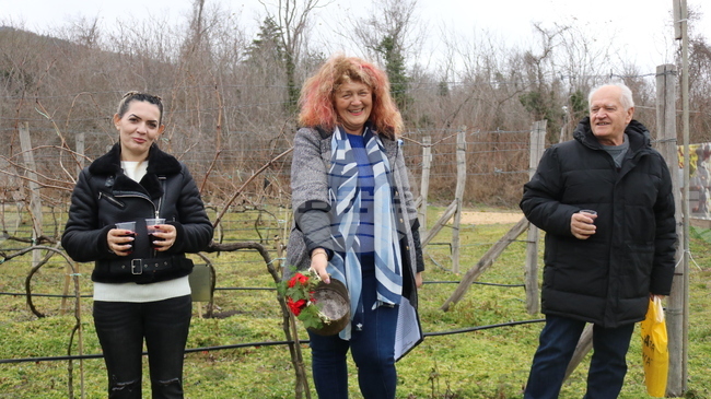 С ритуално зарязване на лозите и дегустация на вина Ботаническата градина в Балчик отбеляза Трифон Зарезан 