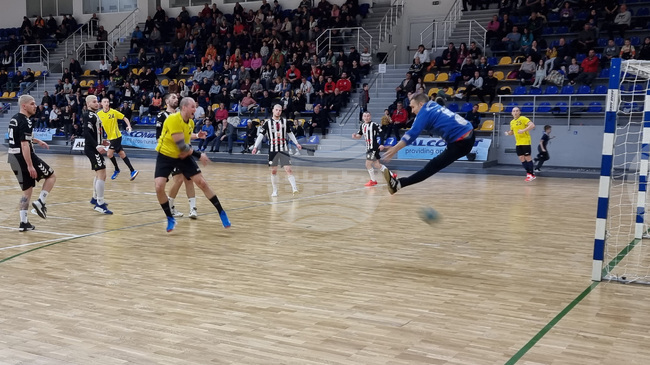 Шумен 61 нанесе първа загуба на шампиона Локомотив Горна Оряховица в мъжкото хандбално първенство