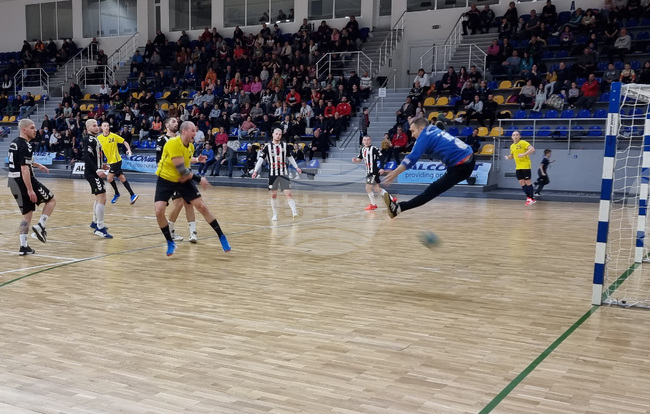 Шумен 61 нанесе първа загуба на шампиона Локомотив Горна Оряховица в мъжкото хандбално първенство