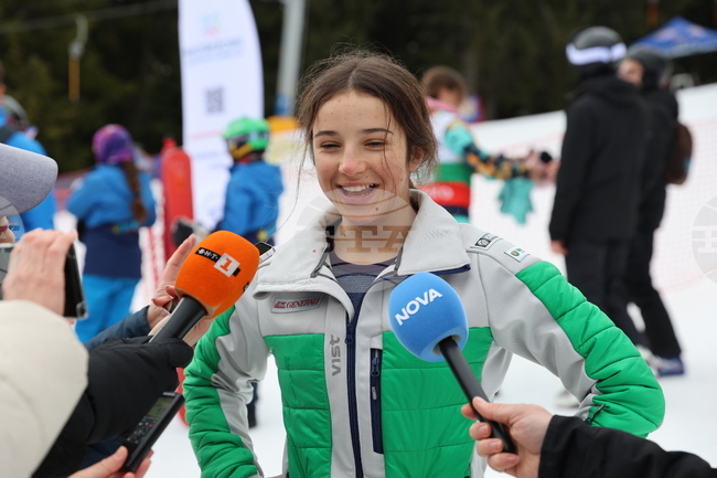 Най-добрата българска сноубордистка Малена Замфирова претърпя операция на рамото в Грац