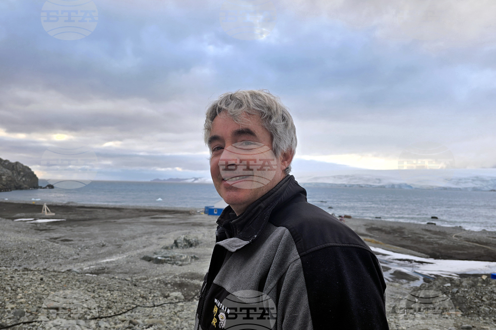 Antarctica - 34th Bulgarian Antarctic Expedition - field for scientific activity