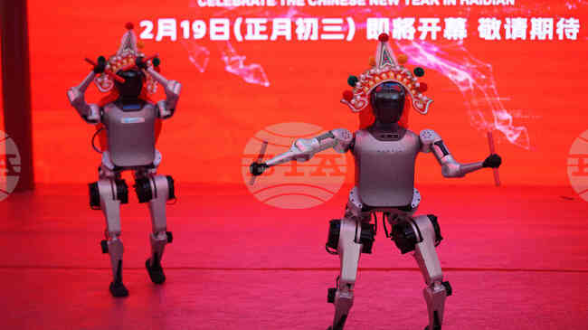 Китай посрещна годината на Коня с голяма гала и роботи