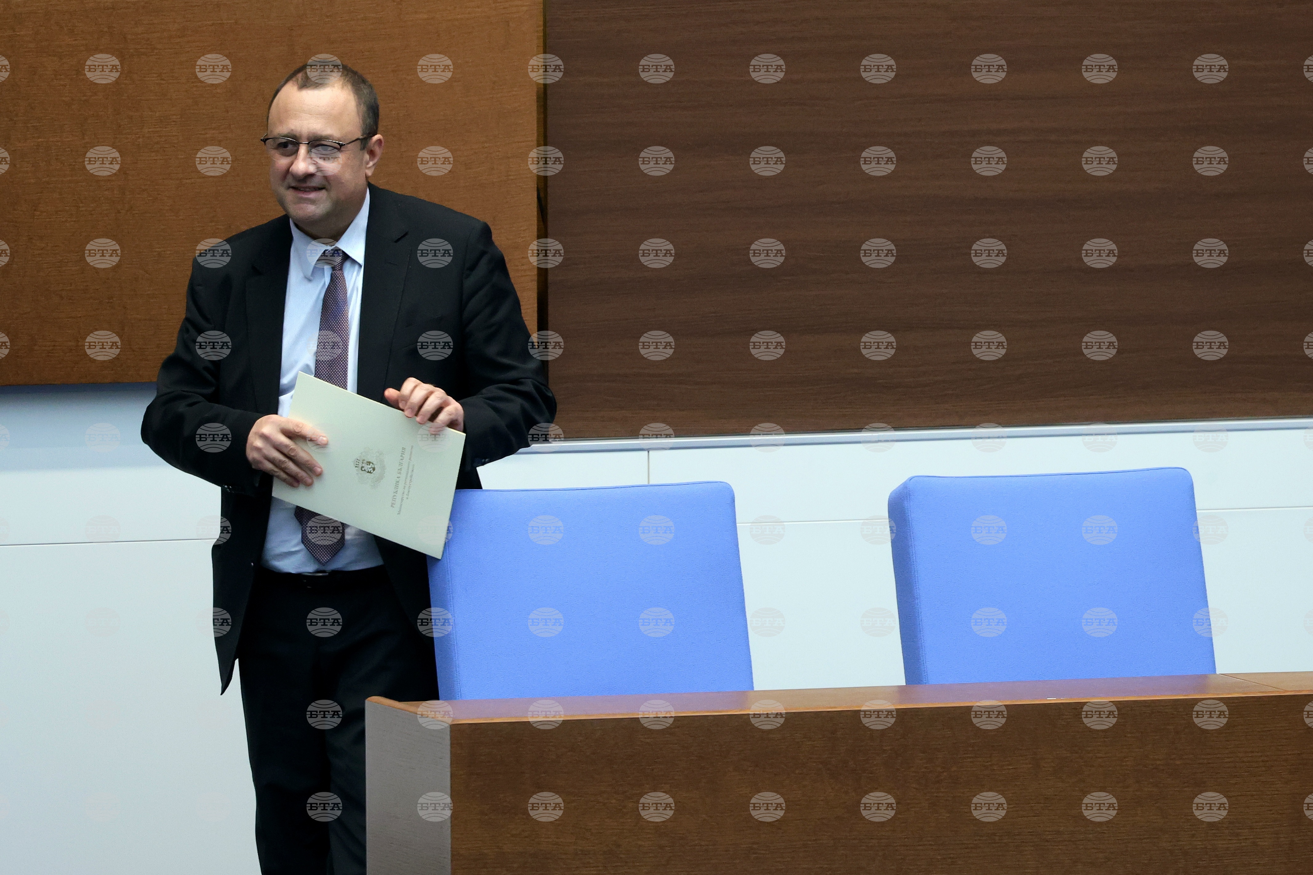 АПИ е възложила полагане на маркировка на два пътни участъка на територията в община Бобов дол; ще се работи при подходящи метеорологични условия, каза Иван Иванов