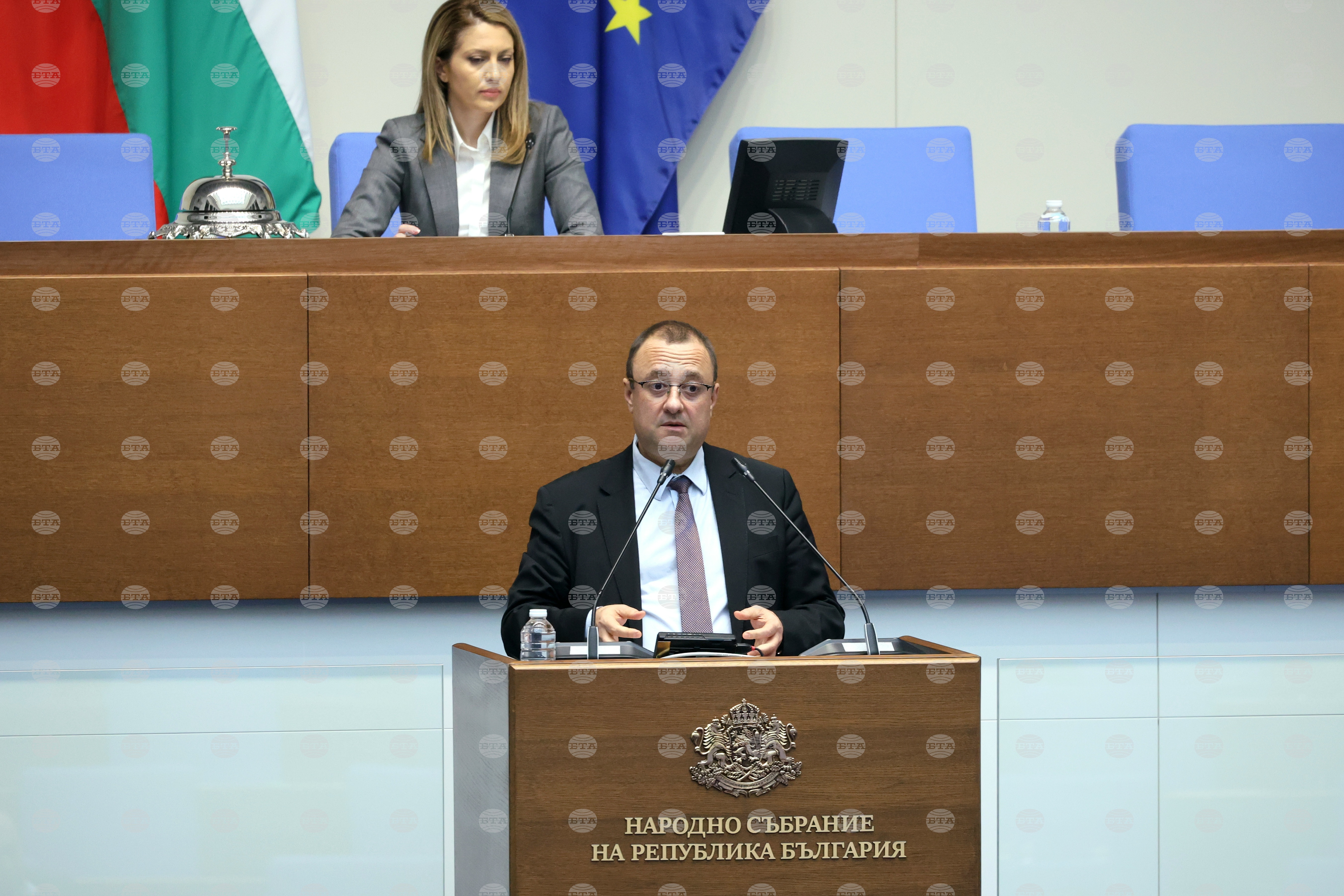 АПИ предвижда подмяна и поставяне на предпазни мрежи в 9 участъка в отсечката от 18 км между Пасарел и София, каза Иван Иванов