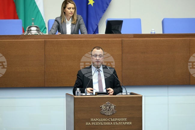 АПИ предвижда подмяна и поставяне на предпазни мрежи в 9 участъка в отсечката от 18 км между Пасарел и София, каза Иван Иванов