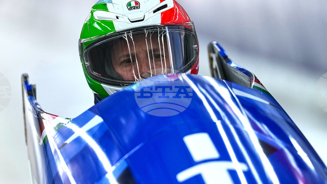 Симона де Силвестро е първата жена автомобилен пилот, участваща на Олимпийски игри