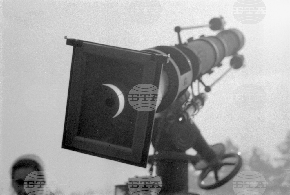 Слънчево затъмнение в България на 15 февруари 1961 година