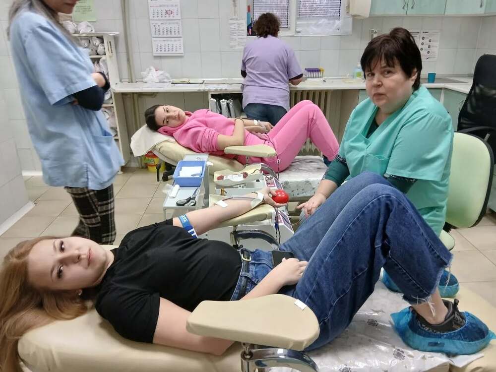 Ученици от Търговище организираха кампания за безвъзмездно кръводаряване