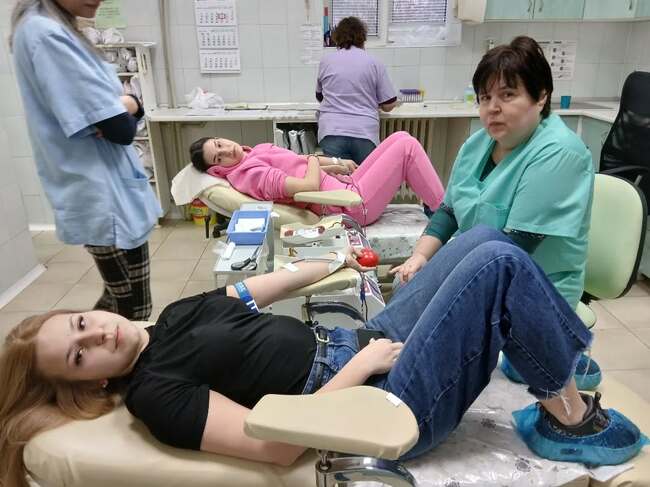 Ученици от Търговище организираха кампания за безвъзмездно кръводаряване