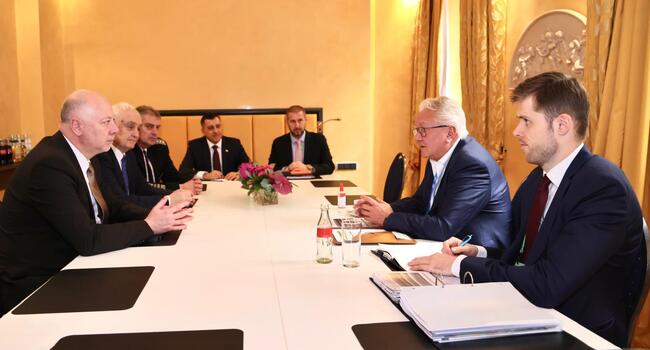 Bulgarian PM, Rheinmetall CEO Papperger Discuss Progress in Joint Gunpowder Plant Project