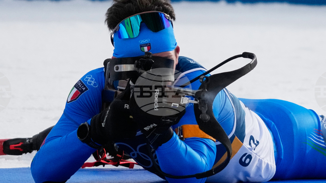 Италианският биатлонист Томазо Джакомел е в болница, след като се отказа по време на масовия старт