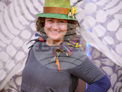 Изложбата „Символи на мобилността“ на българския визуален артист и дизайнер, който живее в Дъблин, д-р Ники Колиър в Националния етнографски музей. Снимка: Веси Илкова