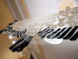 Изложбата „Символи на мобилността“ на българския визуален артист и дизайнер, който живее в Дъблин, д-р Ники Колиър в Националния етнографски музей. Снимка: Веси Илкова