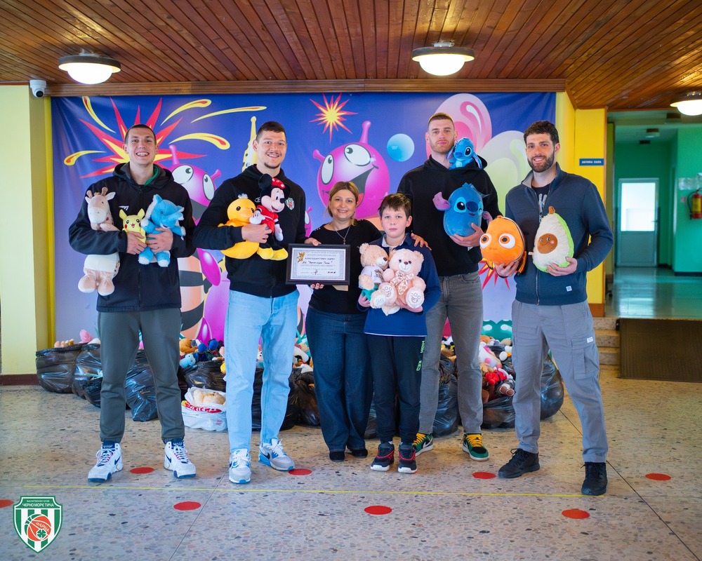 Баскетболният Черно море Тича дари играчките от благотворителната си инициатива пред декември