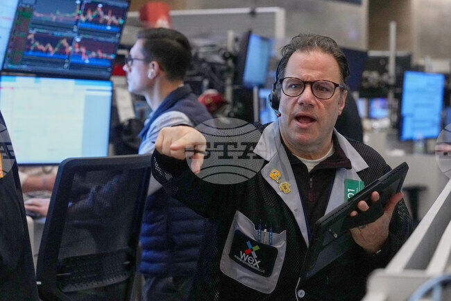 Уолстрийт регистрира повишение в началото на търговията след спекулации за евентуални преговори между Иран и САЩ