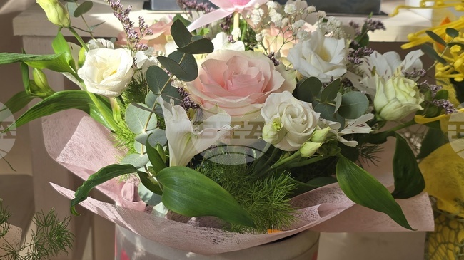 Една двойка е решила да сключи брак на Св. Валентин в Ловеч, според търговци розите не са поскъпнали за празника