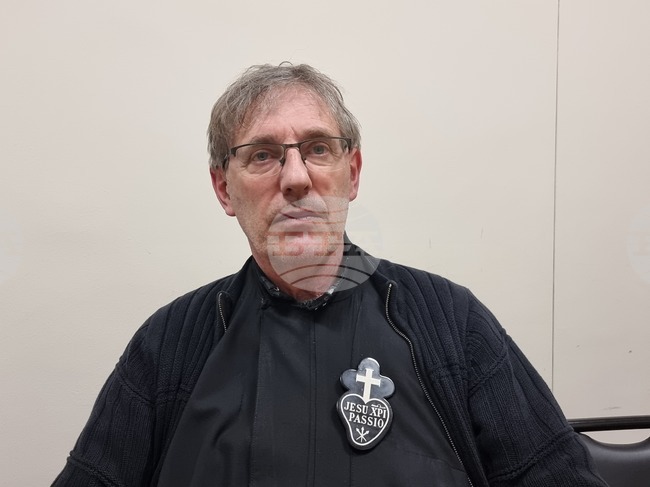 Празникът на любовта трябва да се отдели от комерсиалното и да преоткрием призванието си, че сме родени да обичаме, каза отец Валтер от Русе