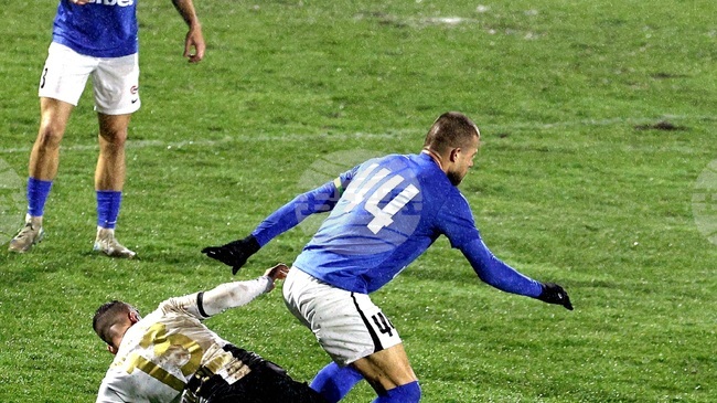 С човек по-малко Спартак (Варна) стигна до точка при гостуването си на Локомотив (Пловдив) 