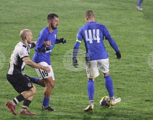 Спартак Варна спечели точка на "Лаута" и запази шансове за оставане в елита